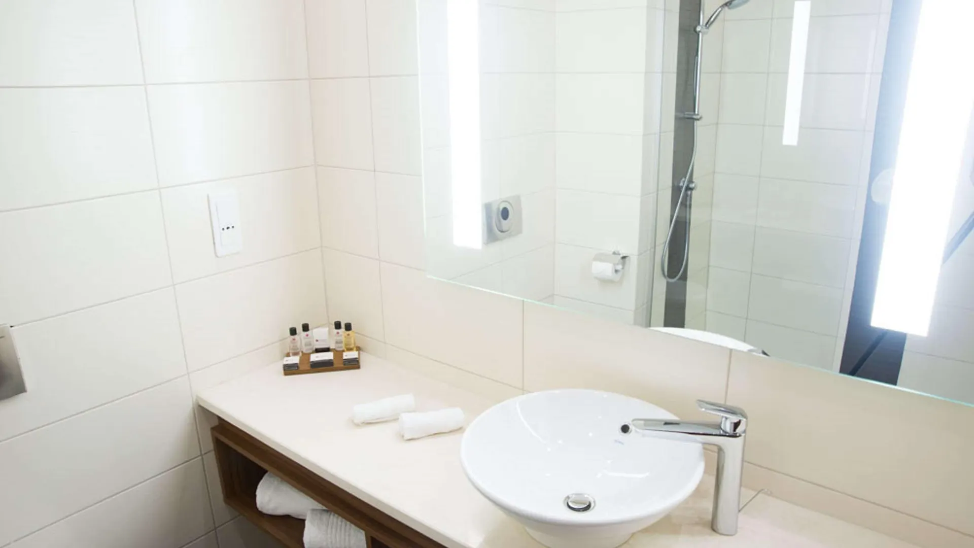 Premier Sofia Airport Hotel 4*,